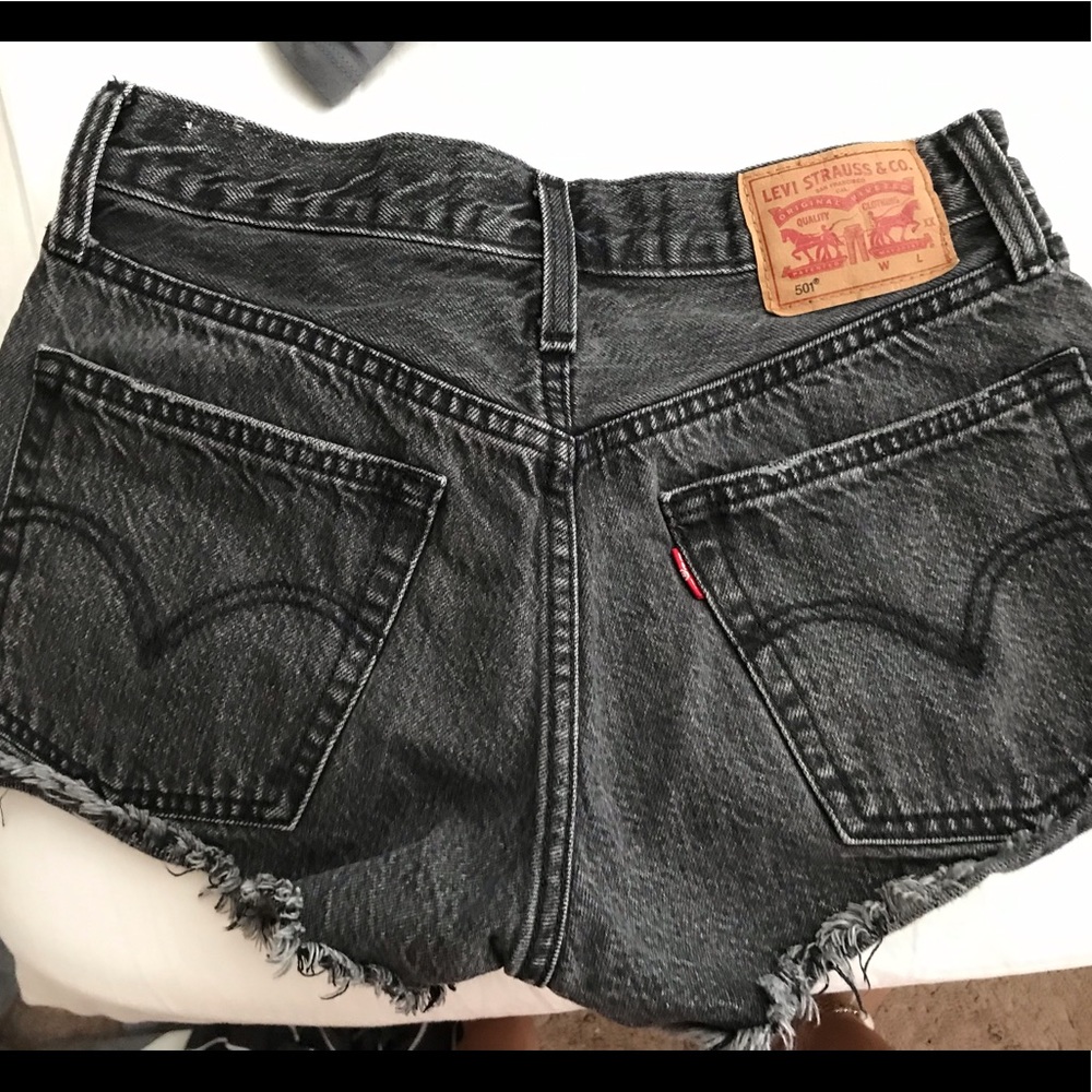Black levis shorts🔥